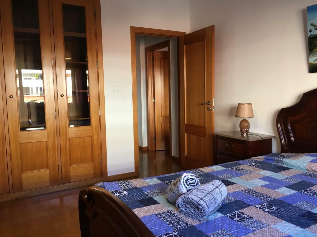 Apartamento novo muito confortável com vista Rio Algés Exterior foto